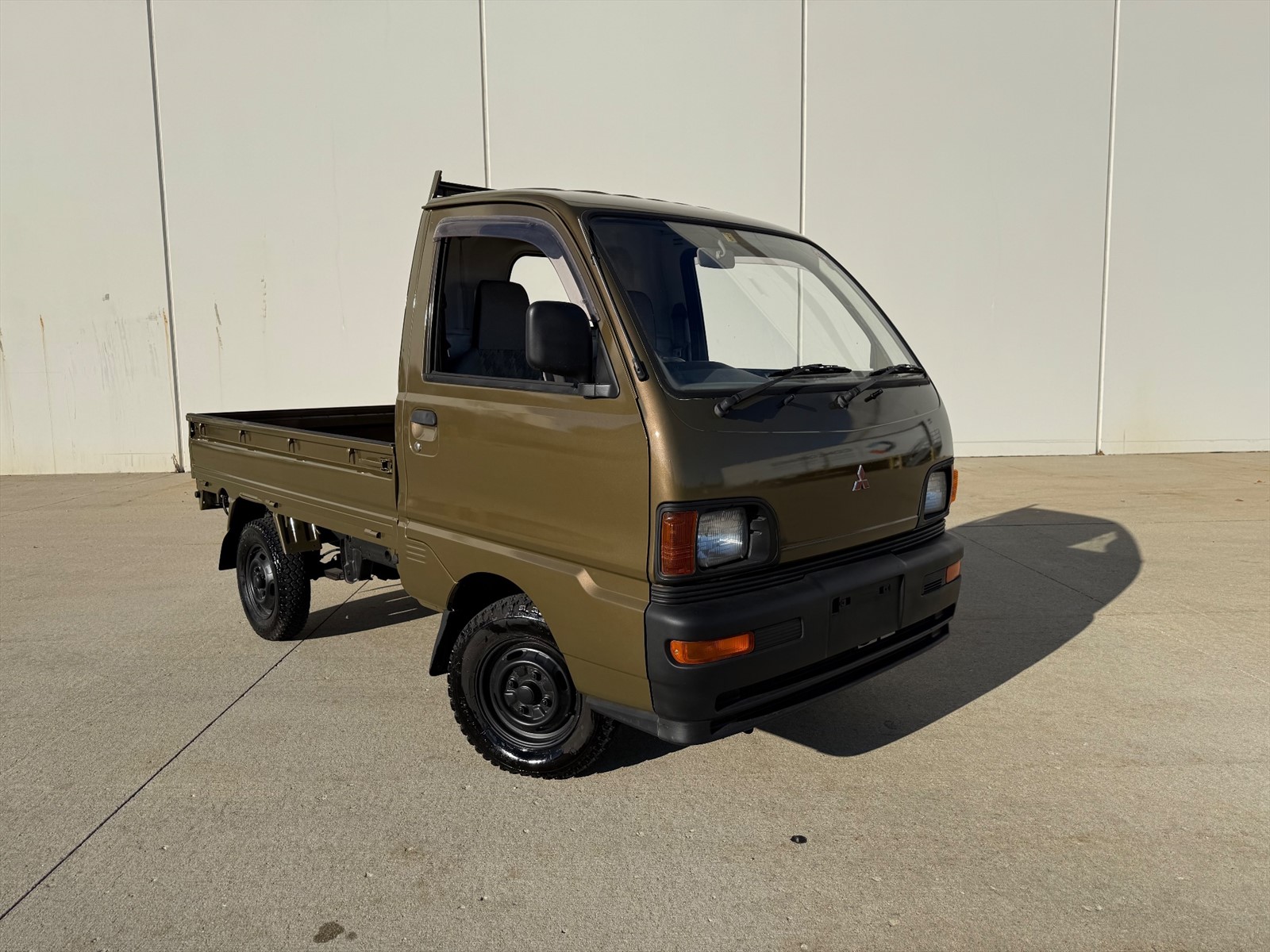 1994 Mitsubishi Mighty max  in CHICAGO, IL