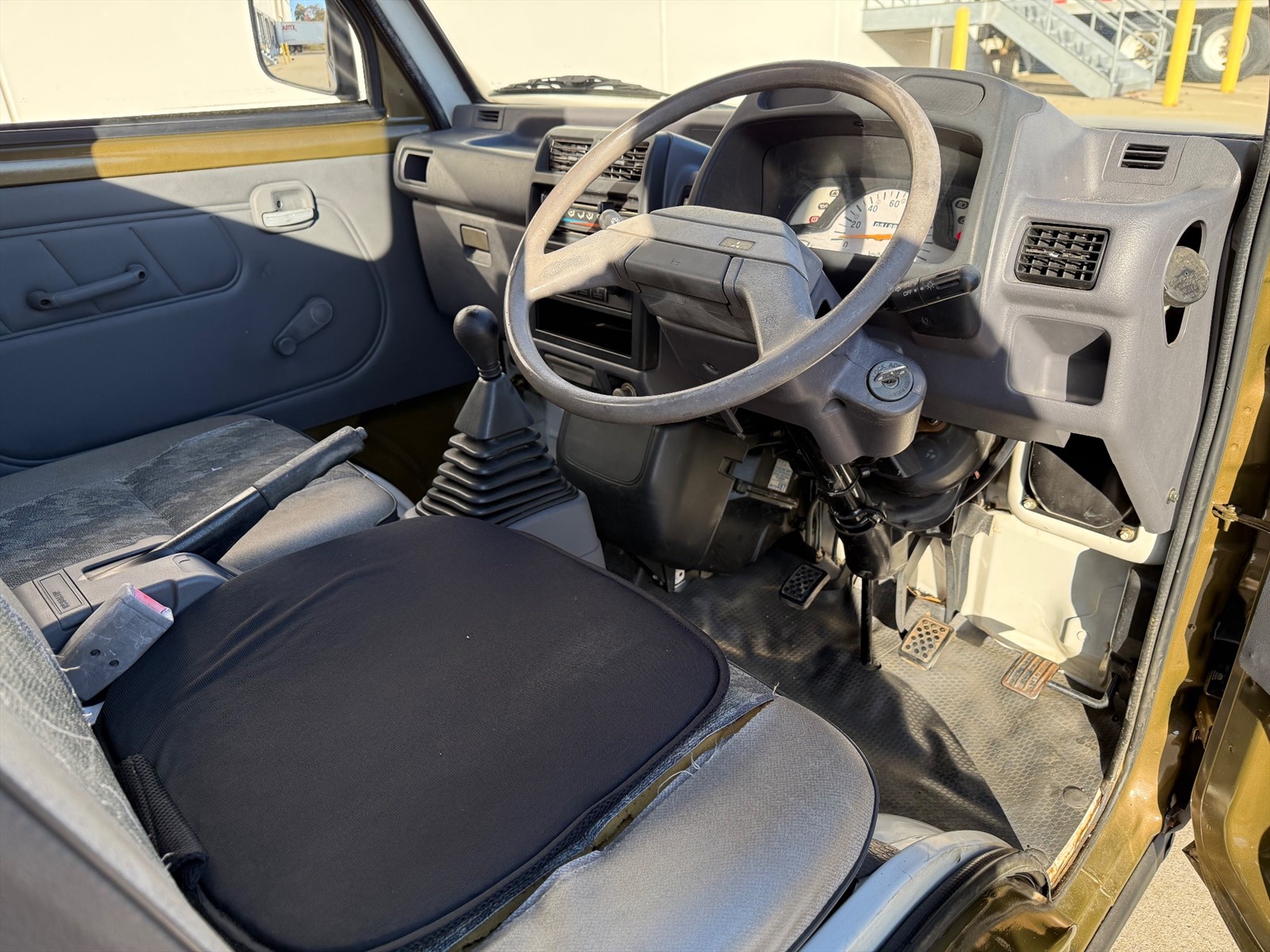 1994 Mitsubishi Mighty max  in CHICAGO, IL